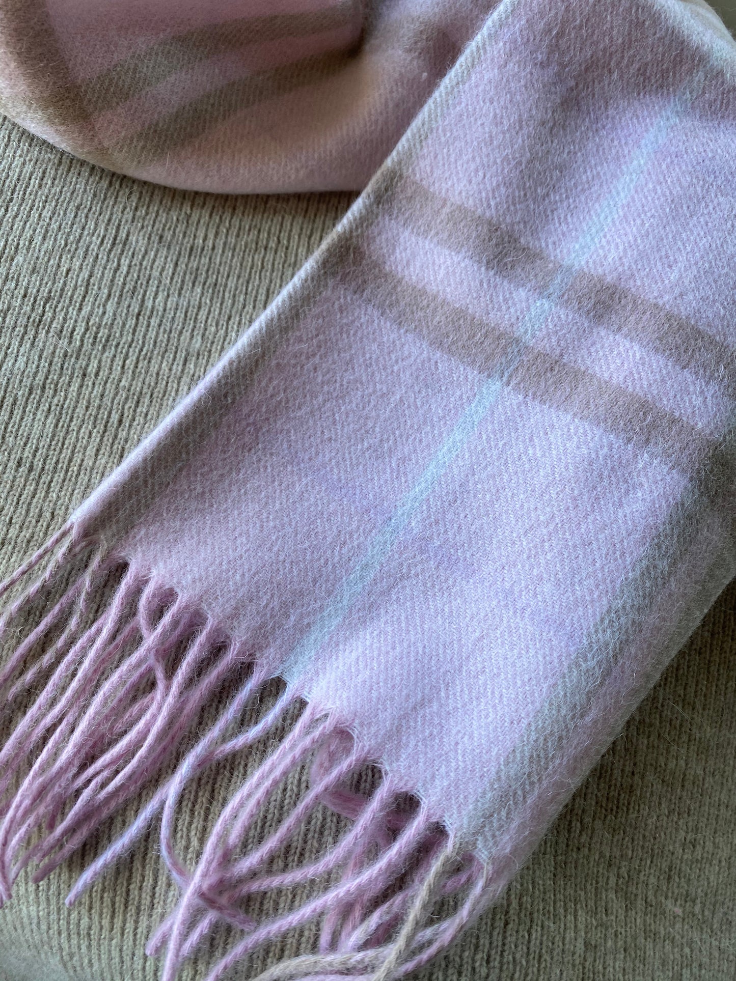 Woollen scarf 100 %merino wool pale pink check
