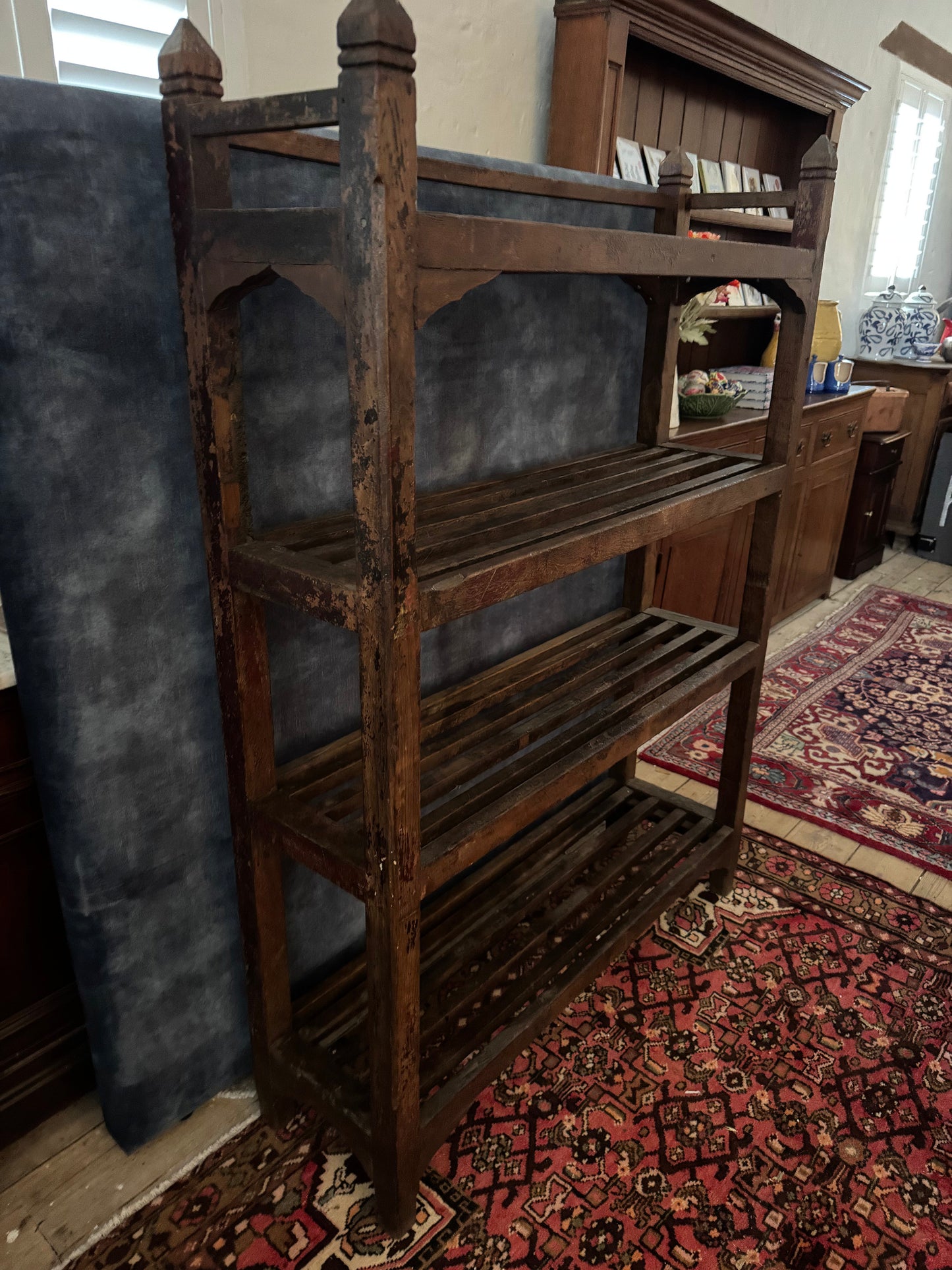 French baker’s stand