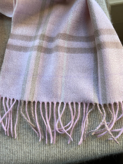 Woollen scarf 100 %merino wool pale pink check