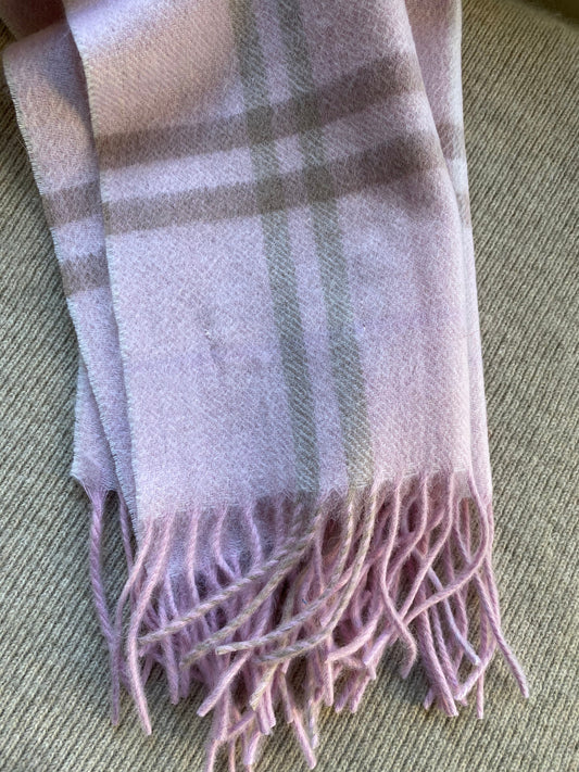 Woollen scarf 100 %merino wool pale pink check