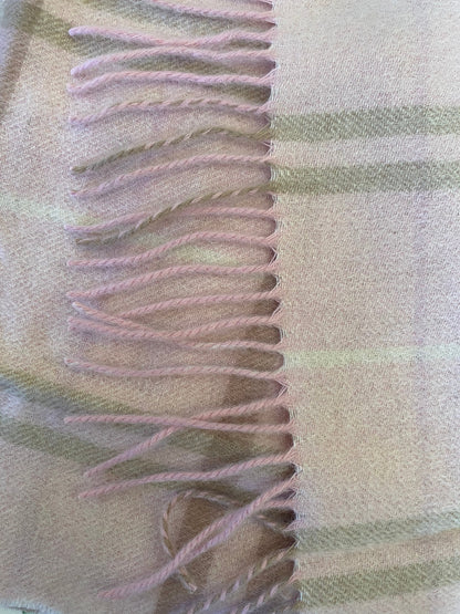 Woollen scarf 100 %merino wool pale pink check
