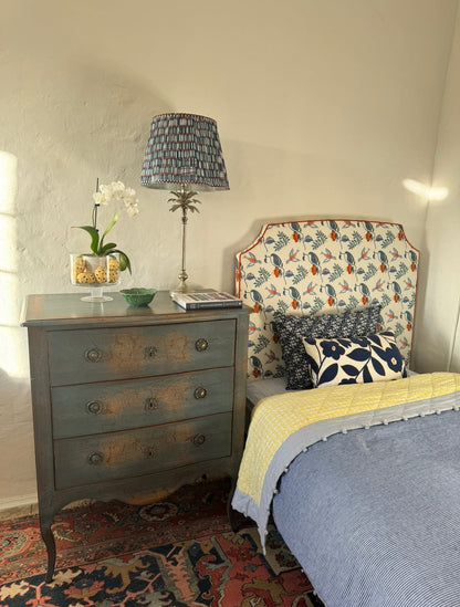Dainty French provincial chest of drawers