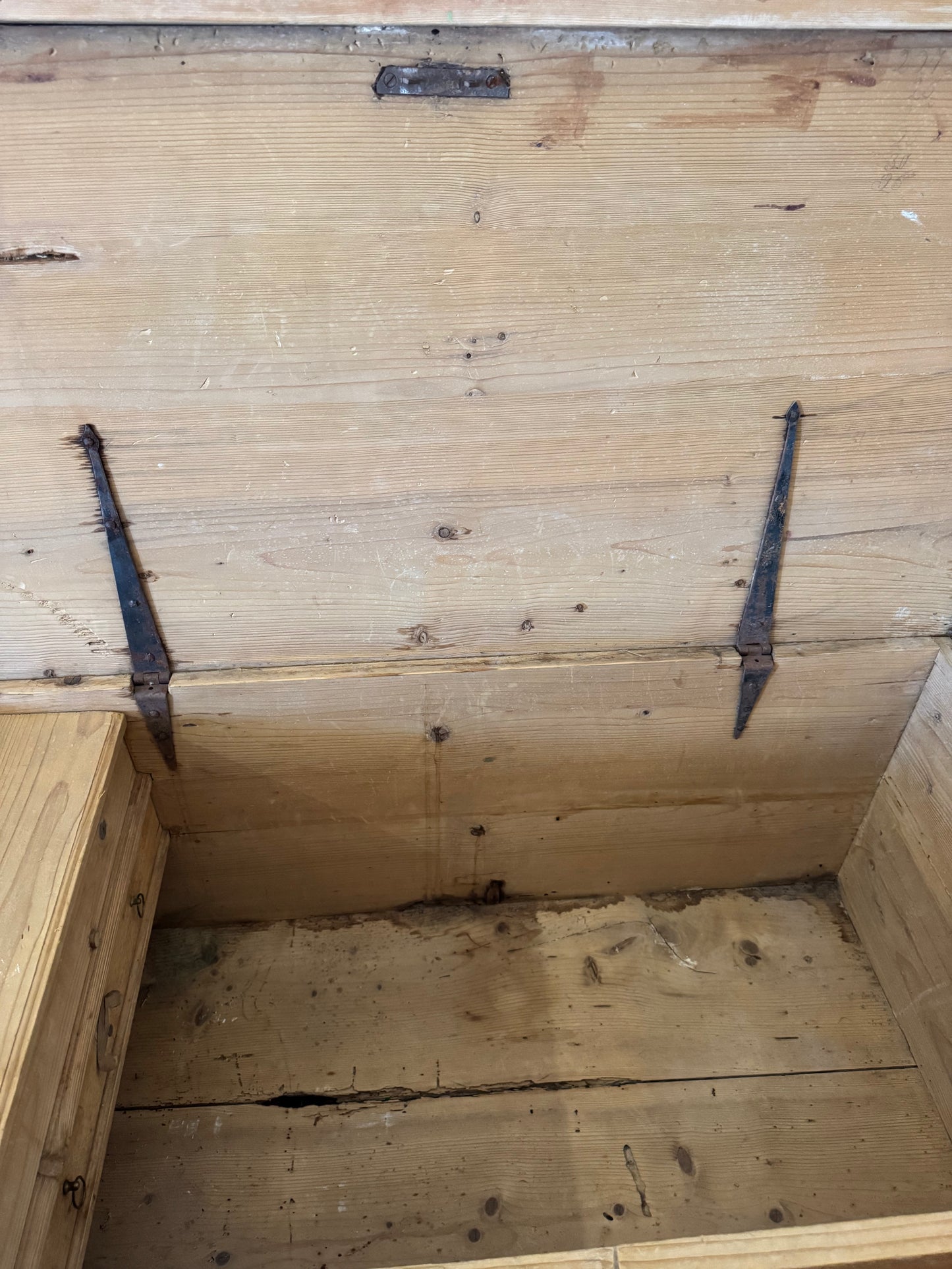 French oak chest 🇫🇷