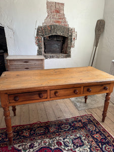 Fabulous pine farmhouse table