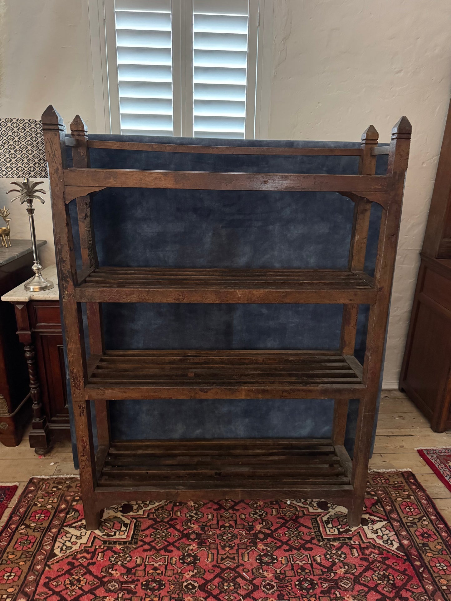 French baker’s stand