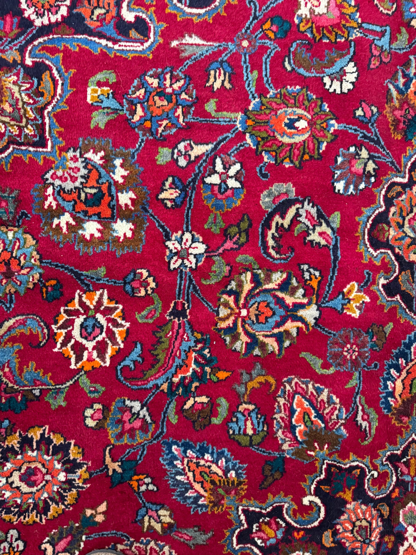 Huge hand knotted Persian Kashan rug pretty colours