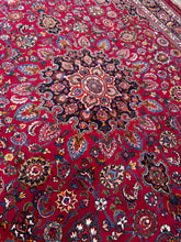 Load image into Gallery viewer, Huge hand knotted Persian Kashan rug pretty colours
