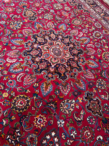 Huge hand knotted Persian Kashan rug pretty colours