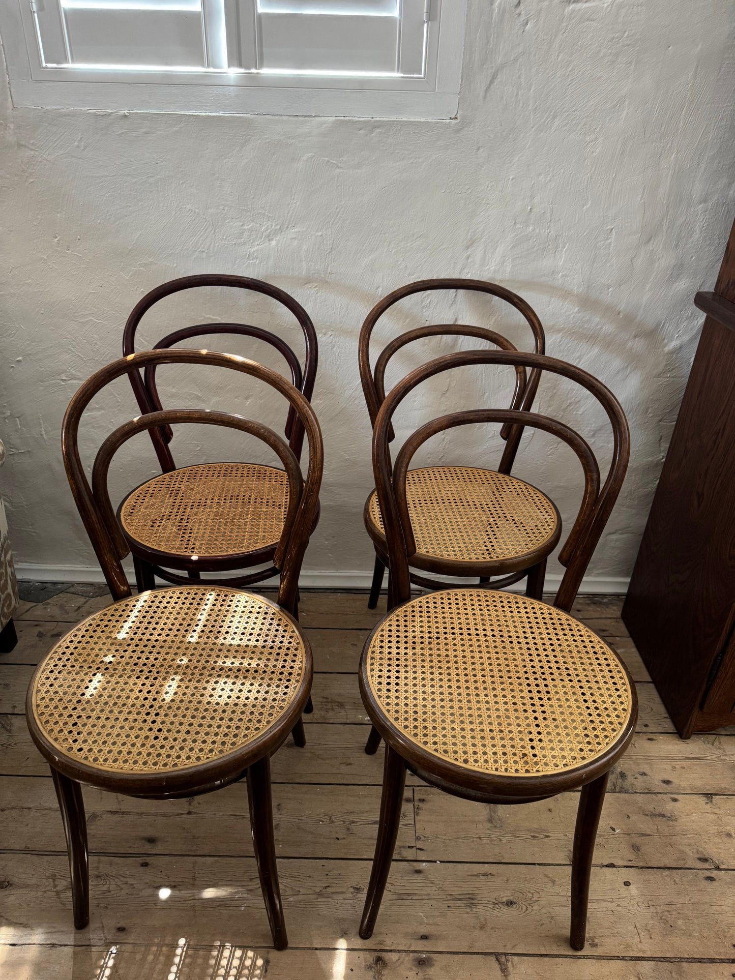 Set of 6 Bentwood chairs