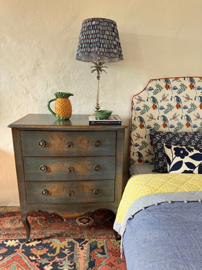 Dainty French provincial chest of drawers