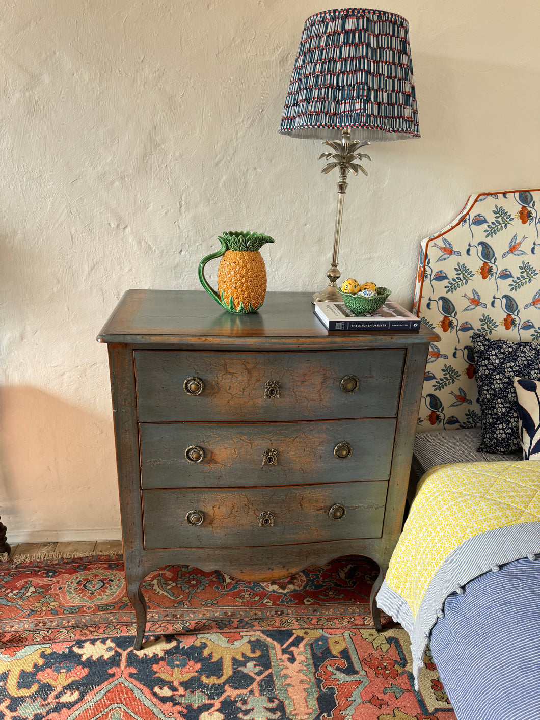 Dainty French provincial chest of drawers