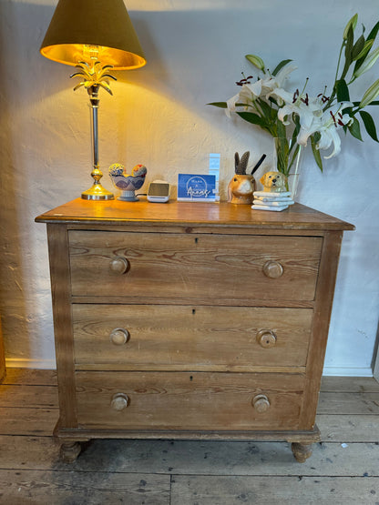 Pine chest of drawers