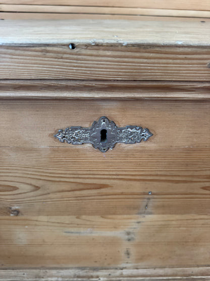 French oak chest 🇫🇷