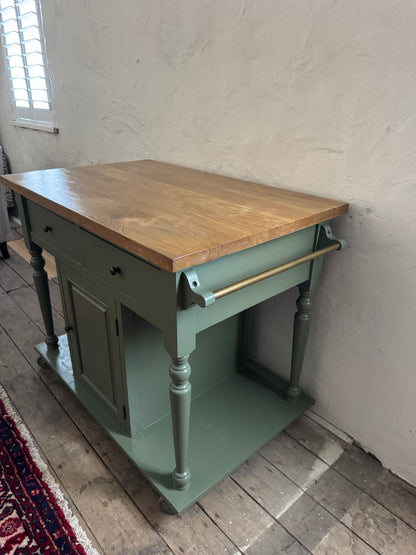 Kitchen Island bench on castors