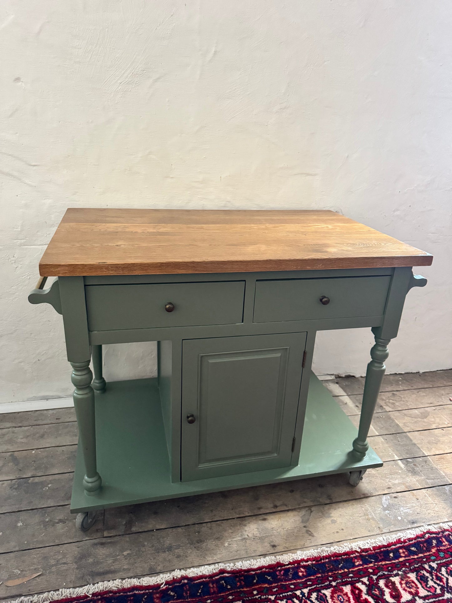 Kitchen Island bench on castors