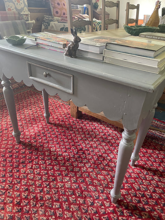 Scalloped vintage console grey