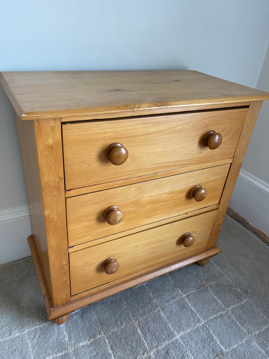 Pine chest of drawers