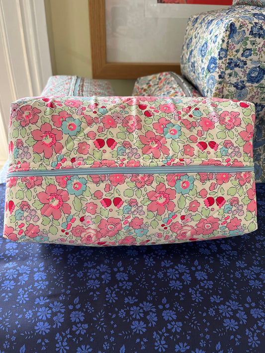 Large Liberty Wash Bag Betsy Flouro