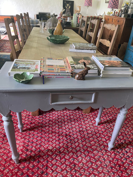 Scalloped vintage console grey
