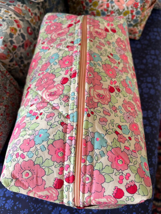 Large Liberty Wash Bag Betsy Flouro