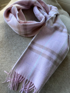 Woollen scarf 100 %merino wool pale pink check