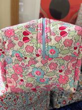 Load image into Gallery viewer, Large Liberty Wash Bag Betsy Flouro
