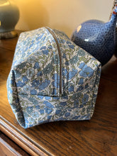 Load image into Gallery viewer, Large Liberty Wash Bag Poppy &amp; Daisy blue
